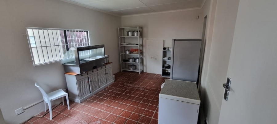 To Let 4 Bedroom Property for Rent in Berea Eastern Cape